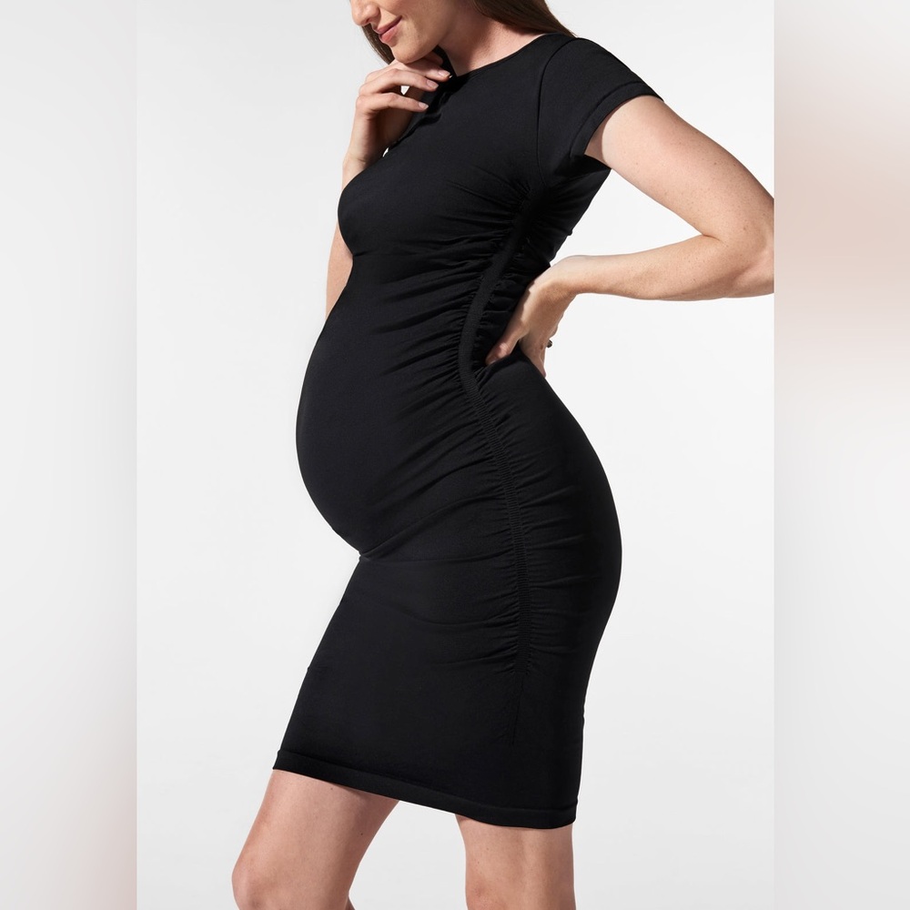 Blanqi Maternity Cap Sleeve Crew Neck Dress in black - size small